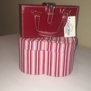 California Accessories Travel Compact w/ Mirror